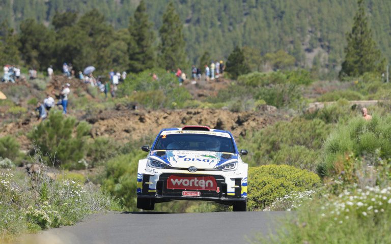 Enrique Cruz y Yeray Mujica se ponen al frente del 34º Rallye Internacional bp Villa de Adeje Tenerife Trofeo CICAR a falta de tres tramos para el final