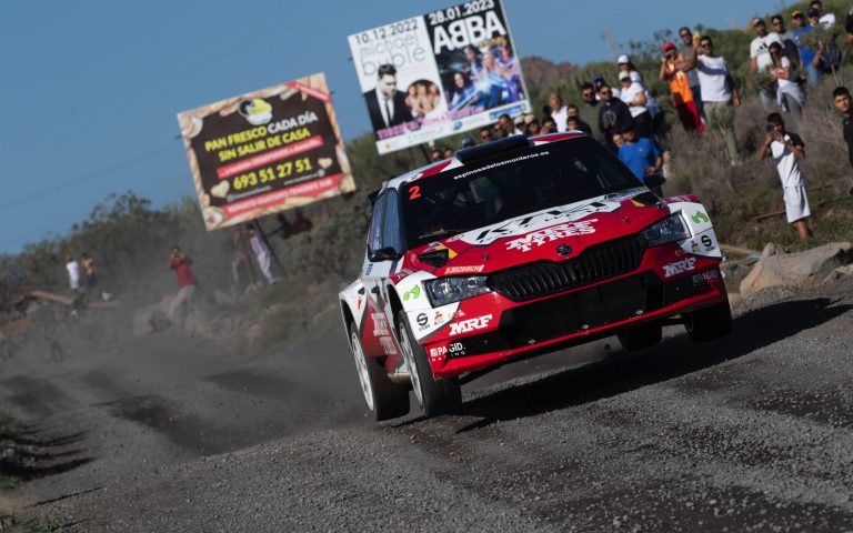 Efrén Llarena y Sara Fernández se afianzan al frente del 31º Rallye Internacional Villa de Adeje BP Tenerife Trofeo Cicar mediada la segunda etapa