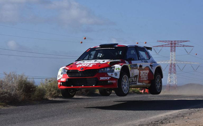 Efrén Llarena-Sara Fernández saldrán en primer lugar en la etapa 1