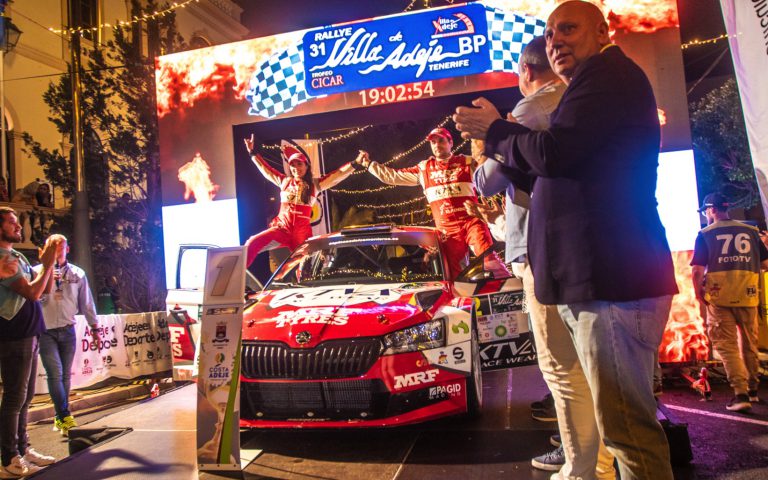 Efrén Llarena y Sara Fernández brillantes vencedores del 31º Rallye Internacional Villa de Adeje BP Tenerife Trofeo Cicar