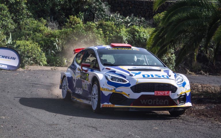 32º Rallye Internacional Villa de Adeje bp Tenerife-Trofeo Cicar: Enrique Cruz y Yeray Mujica se mantienen en cabeza