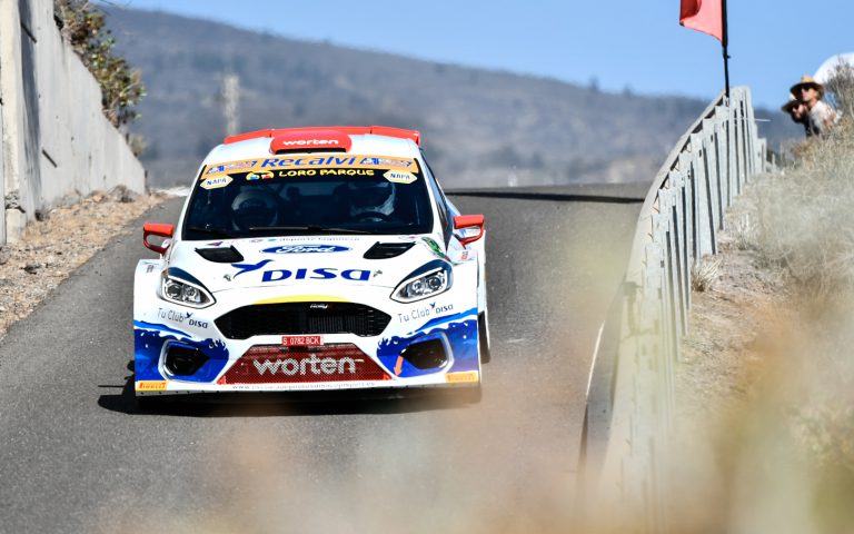 Enrique Cruz-Yeray Mujica, primeros líderes del 33º Rallye Internacional bp Villa de Adeje Tenerife Trofeo CICAR